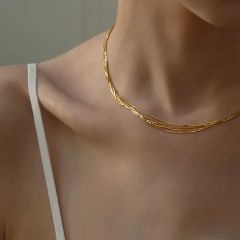 Slim gold chain