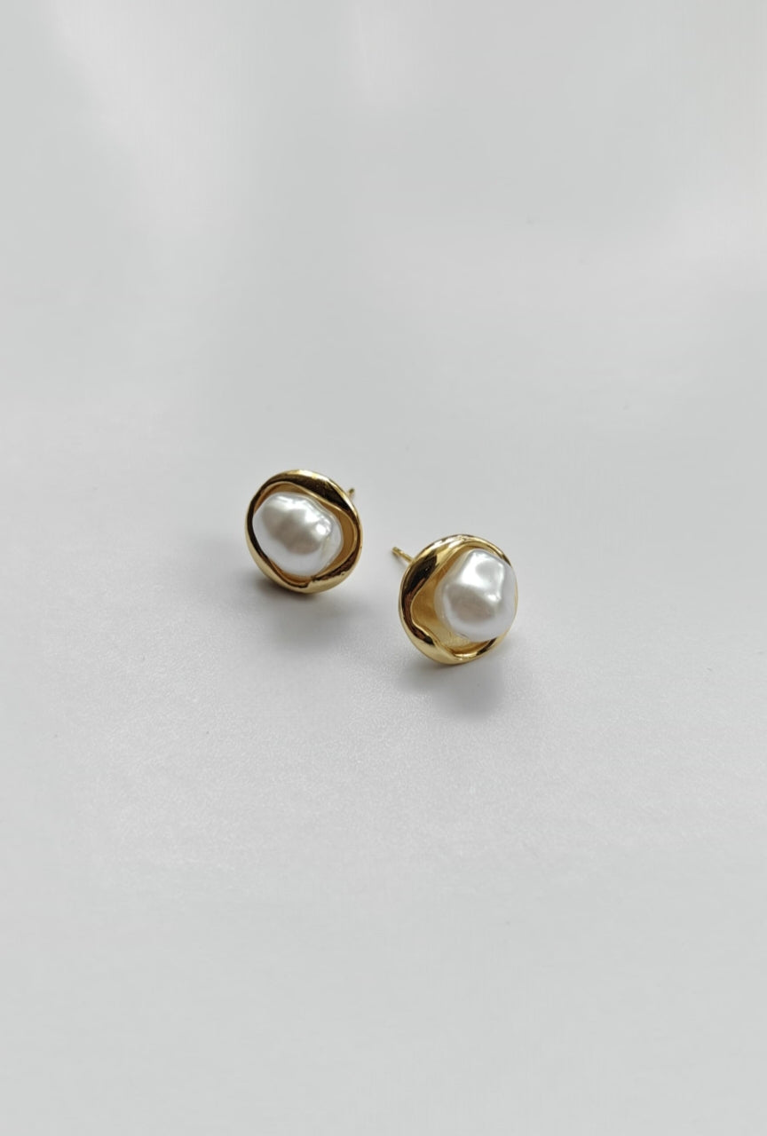 Pearly earrings