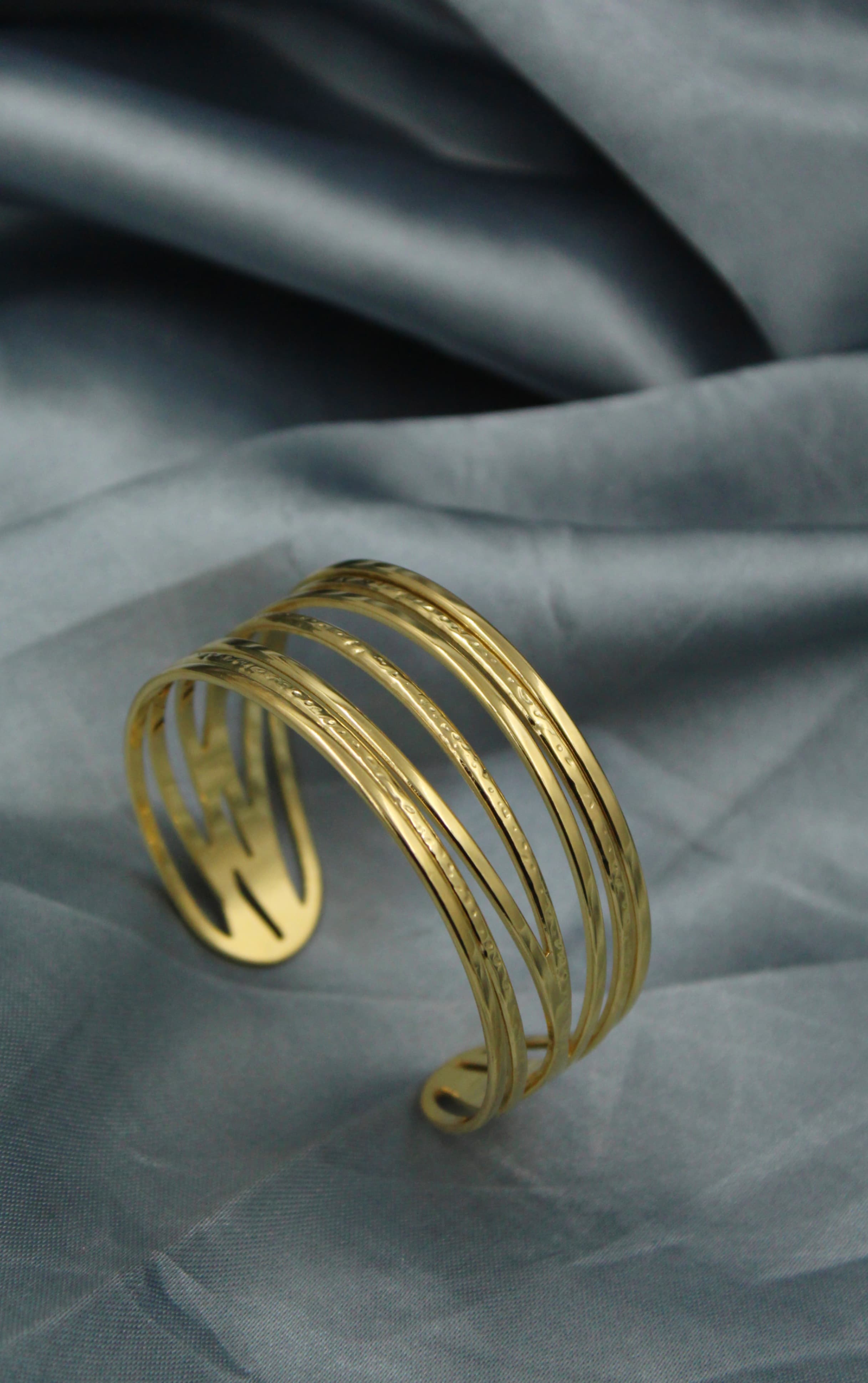 Bangle bracelet