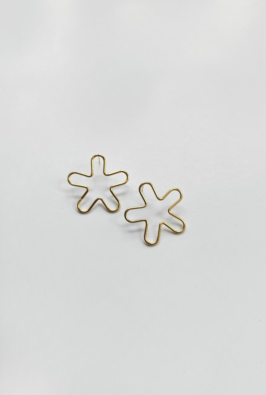 Hollow flower earrings