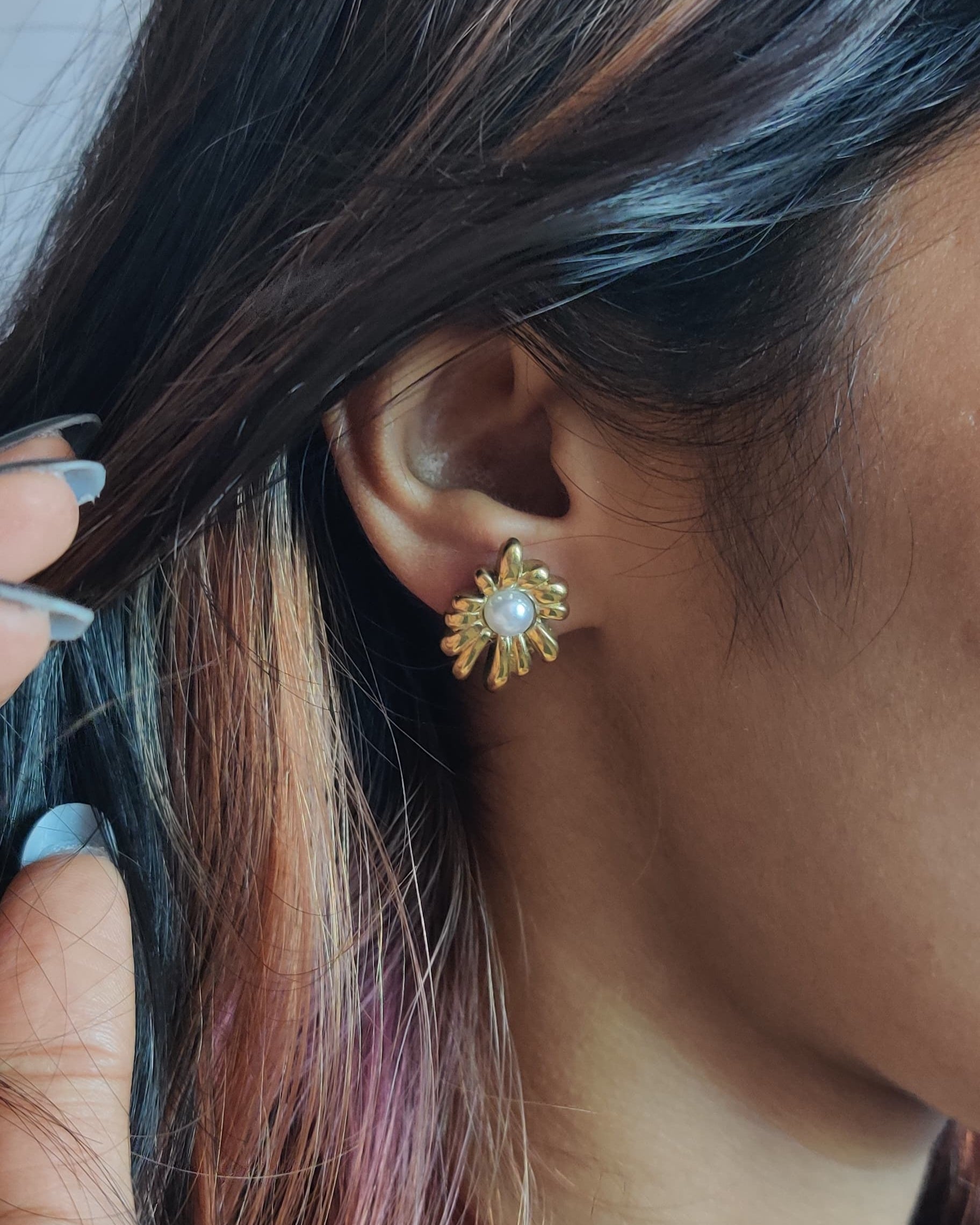 Chunky pearl earrings