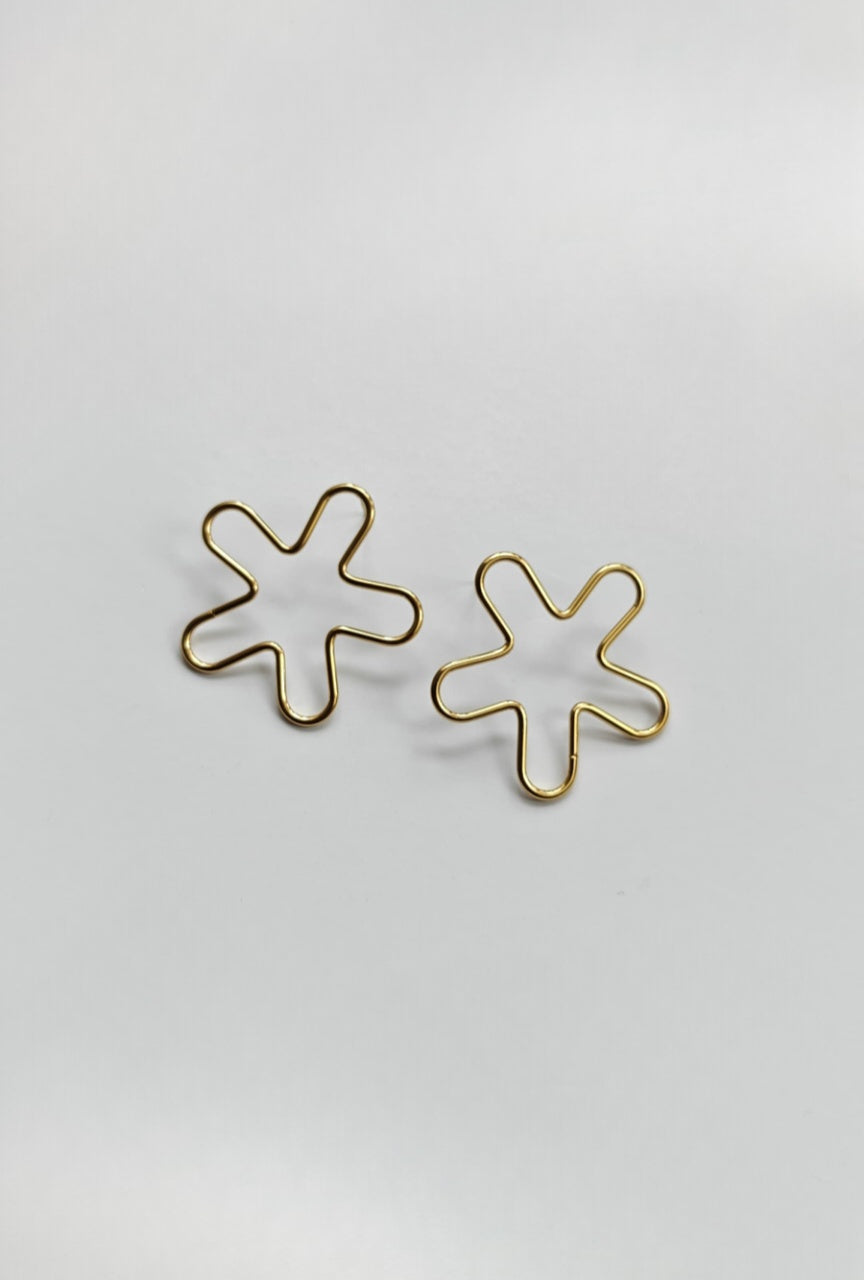 Hollow flower earrings
