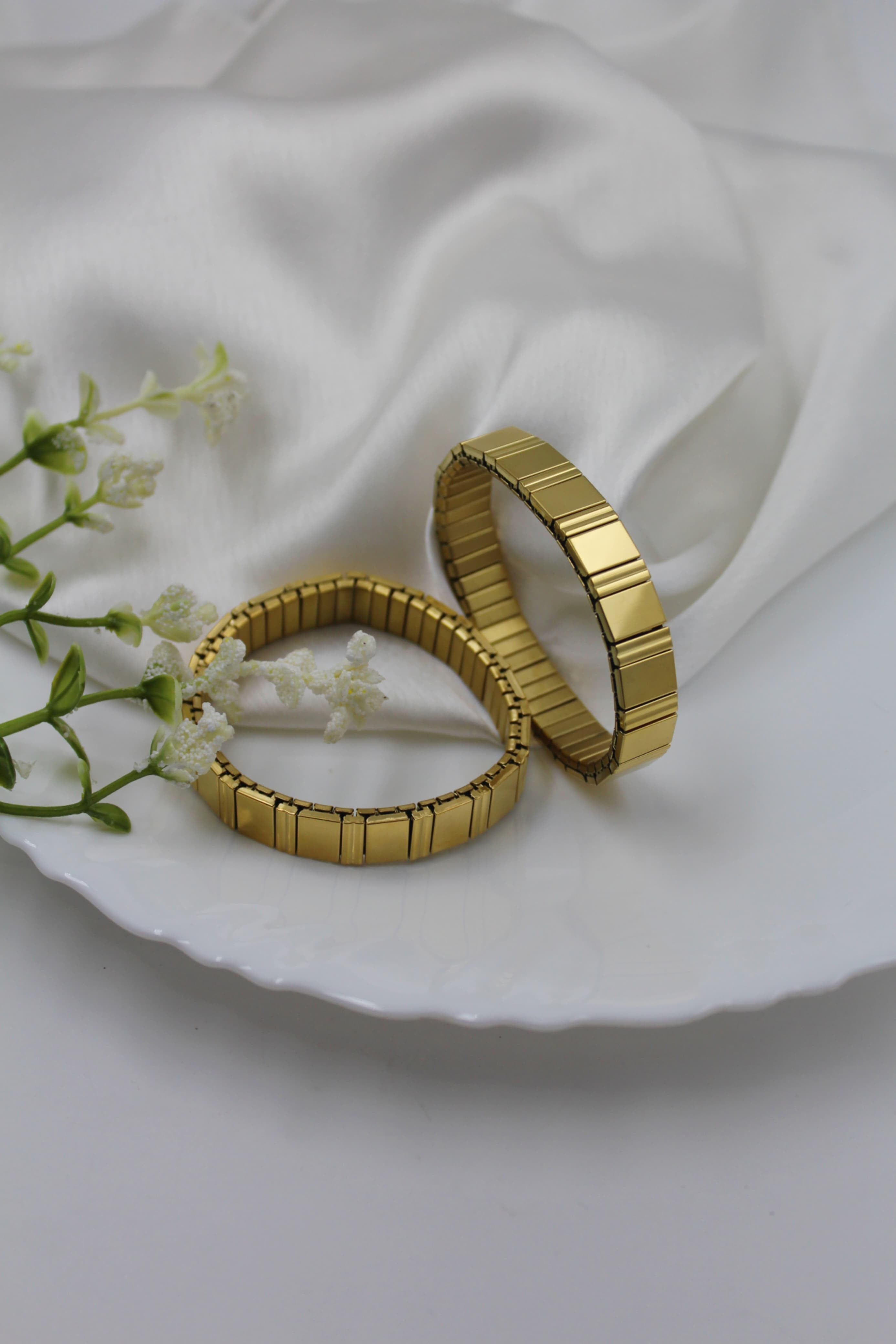 Stretchy band bracelet